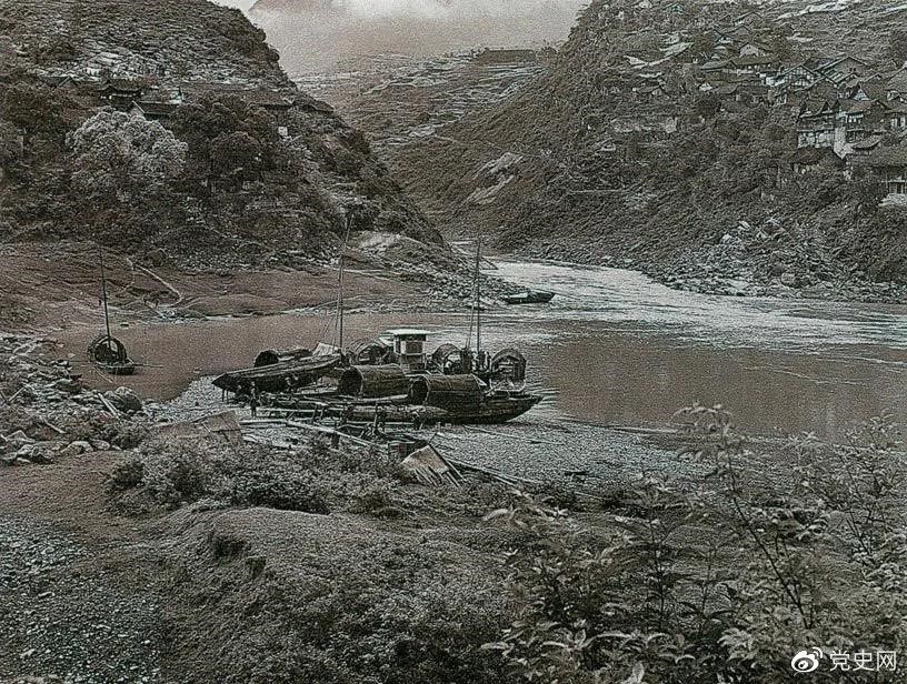 1935年3月21日至22日，紅一方面軍四渡赤水的渡口之一——二郎灘渡口。