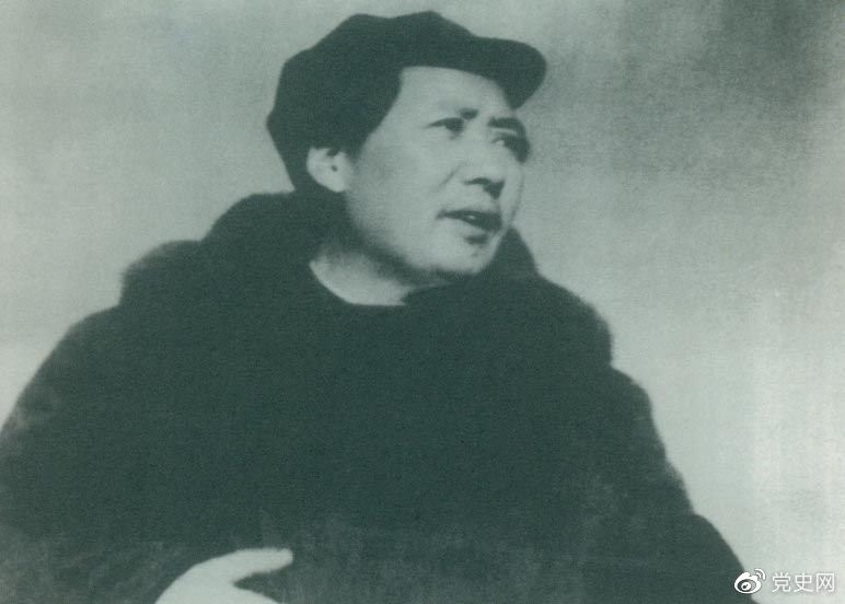 　　1949年3月23日，毛澤東率領(lǐng)中共中央機(jī)關(guān)離開(kāi)西柏坡前往北平。出發(fā)時(shí)，他對(duì)周恩來(lái)說(shuō)，今天是進(jìn)京的日子，進(jìn)京趕考去。我們決不當(dāng)李自成，我們都希望考個(gè)好成績(jī)。